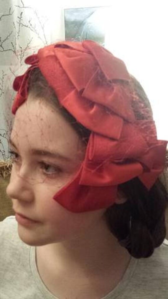 1930s-40s red fascinator