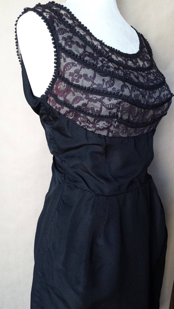 1950s bombshell dress
