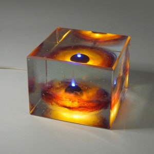 Lampa diorama z żywicy z czarną dziurą, rzeźba galaktyki