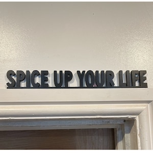 Dale vida a tu vida con un letrero acrílico para puerta. Adorno para puerta, un gran regalo o decoración para los fanáticos de las Spice Girls