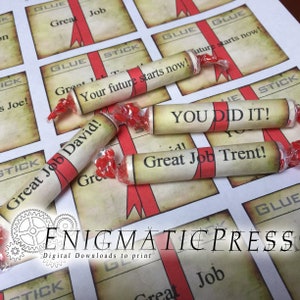 Etiquetas Smarties estilo Diploma editables, envoltorio de caramelo azul, rojo y sin cinta, PDF imprimible en casa, descarga digital de 3 páginas, 12 por página.