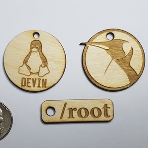 3 individuelle Linux Holz Schlüsselanhänger: [Ihr Name + Tux Pinguin], [/root], & [Detaillierter Tux Pinguin]