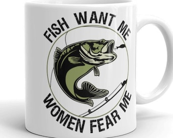Peut inclure: Une tasse à café en céramique blanche avec un graphique noir et vert d'un poisson avec le texte "Fish Want Me Women Fear Me" autour.