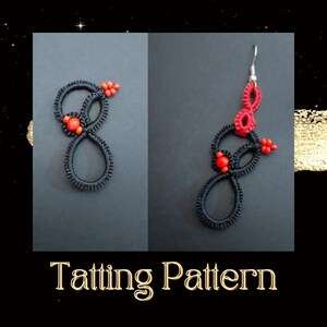 Puede incluir: Pendientes negros y rojos con patrón de frivolité. Los pendientes presentan un diseño en forma de ocho con detalles de cuentas rojas. El texto "Tatting Pattern" se muestra en letras doradas.