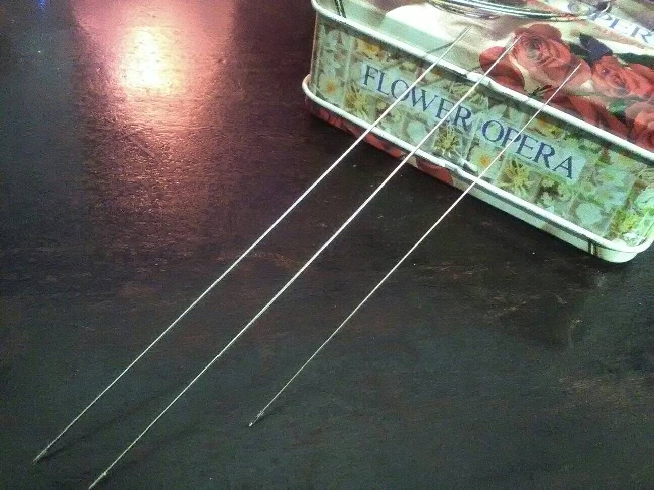 Tatting Needles , Tattin Needle Set of 2 Needles 0.7mm X15cm 1 FREE Needls 0.7mm X 12cm