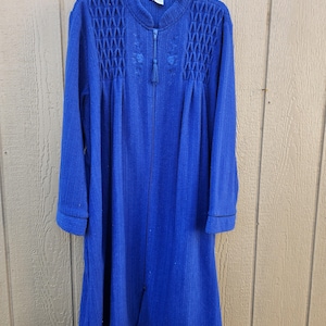 Vintage 1970&#39;s Miss Elaine 3/4 Length Bath Bed Robe - Full Length Zipper -Size 2X / 100% Soft Polyester / 2 pockets / See measurements below