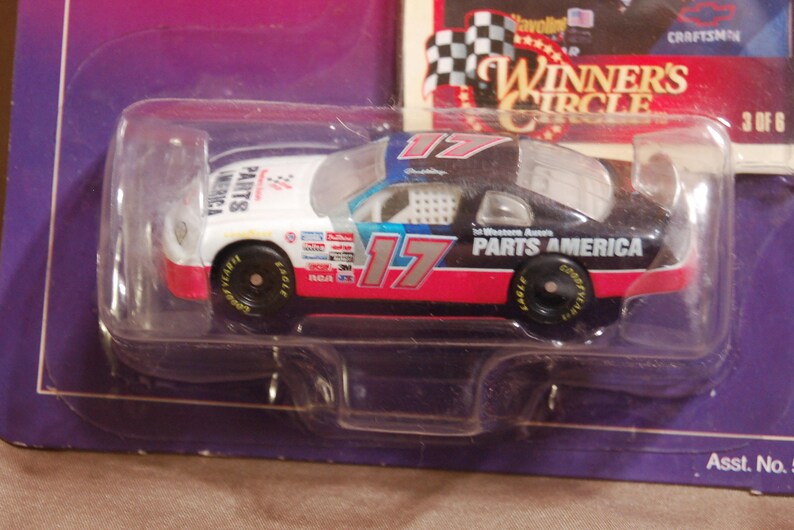 1997 Winner/'s Circle NASCAR Darrell Waltrip Car 17 and Collector Card New in Package