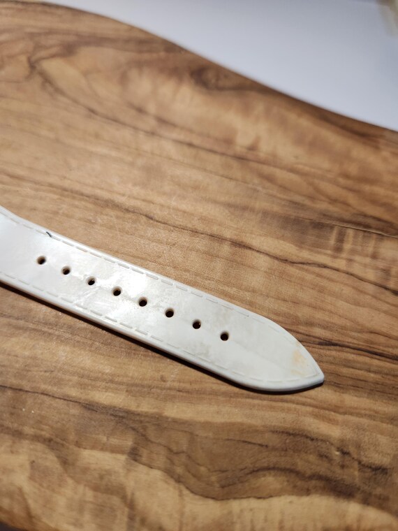 Vintage Wrist Watch - White Plastic Band, discolo… - image 5