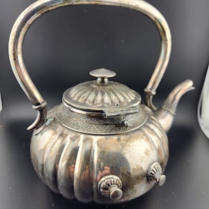 Vintage Rogers Silver Plate Teapot with hinged lid and fixed handle - 8&quot; Wide -   See below for disclaimer