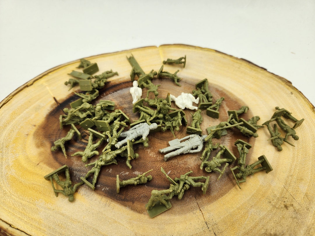 1 Inch Miniatures Vintage Set of 1 Inch Miniature Soldiers, Believe WWII - Quantity of 53 ...