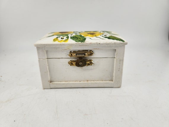 Vintage Miniature Wooden Jewelry / Trinket Box / … - image 3