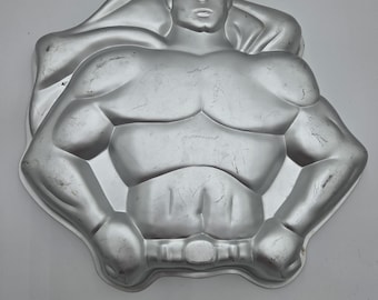 Vintage Wilton Aluminum Cake Pan Mold - Super Hero from DC Comics / 1977   Model No. 502-1212    Measures 13" x 12"