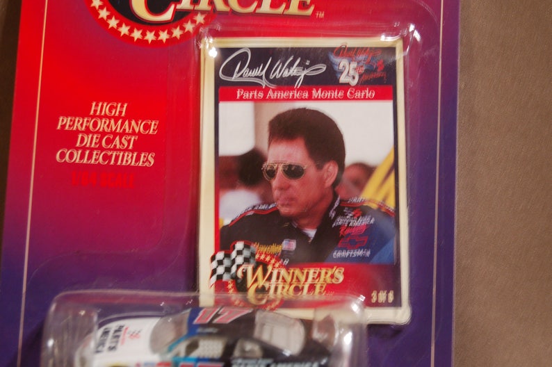 1997 Winner/'s Circle NASCAR Darrell Waltrip Car 17 and Collector Card New in Package