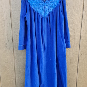 Vintage 1970&#39;s MaryAnn&#39;s Boutique Full Length Bath / Bed Robe - 17&quot; Zipper - Some wear on collar (2 pockets) See measurements below