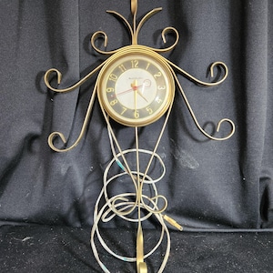 Vintage Mid Century Modern Electric Brass Wall Clock - Height 22&quot; - Width 14&quot; - Mastercrafters Clock and Radio Company Model No. 353 - AS IS