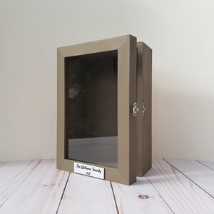 Vitrine Shadow Box, boîte à souvenirs de mariage, cadeau de remise des diplômes pour elle, cadre personnalisé, cadeau maman de sa fille, souvenirs de famille, appartement image 7