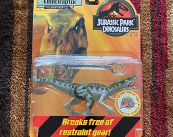 Brand New 1999 HASBRO Jurassic Park Velociraptor Dinosaur Action Figure w/ Accessories