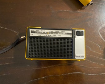 Vintage Grundig HIT-BOY 50 HIT-BA50 Yellow Portable Mw Lw Radio Made in France