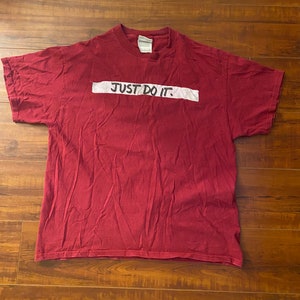 Vintage 90s Nike JUST DO IT Red Tee Shirt - Men&#39;s size Large
