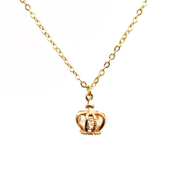 Izubizu London White Diamond Crown Pendant 18 Ct Gold Plated - Diamond Crown Necklace Pendant Izubizu London White Diamond Crown Pendant 18 Ct Gold Plated - Diamond Crown Necklace Pendant