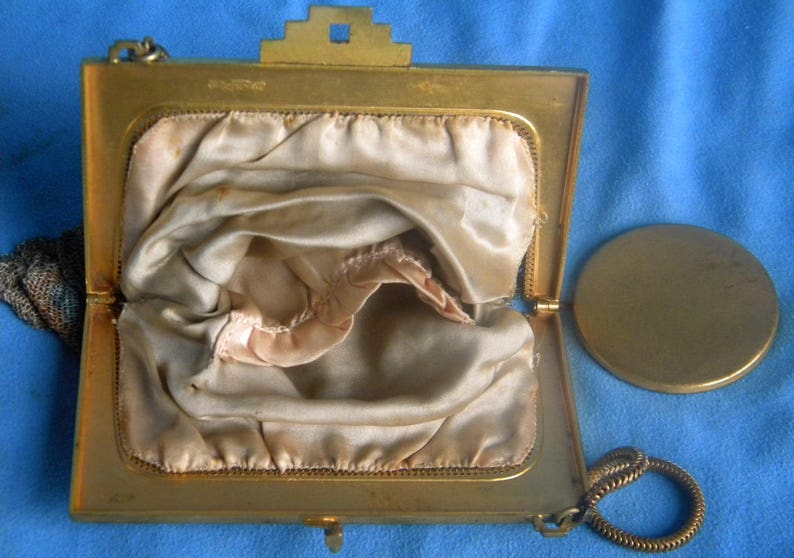 Whiting And Davis Purse History Definition