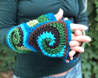 Guantes de ganchillo sin dedos, manoplas estilo boho con remolinos, calentadores de brazos de tonos tierra.