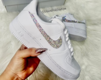 Zapatillas Nike Air Force 1 personalizadas para mujer con auténticos cristales Swarovski: regalos nupciales deslumbrantes