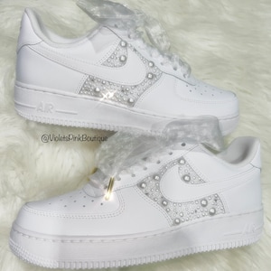 Zapatos Nike de boda con cristales Swarovski y perlas blancas Nike Air Force 1, zapatillas personalizadas para novia.