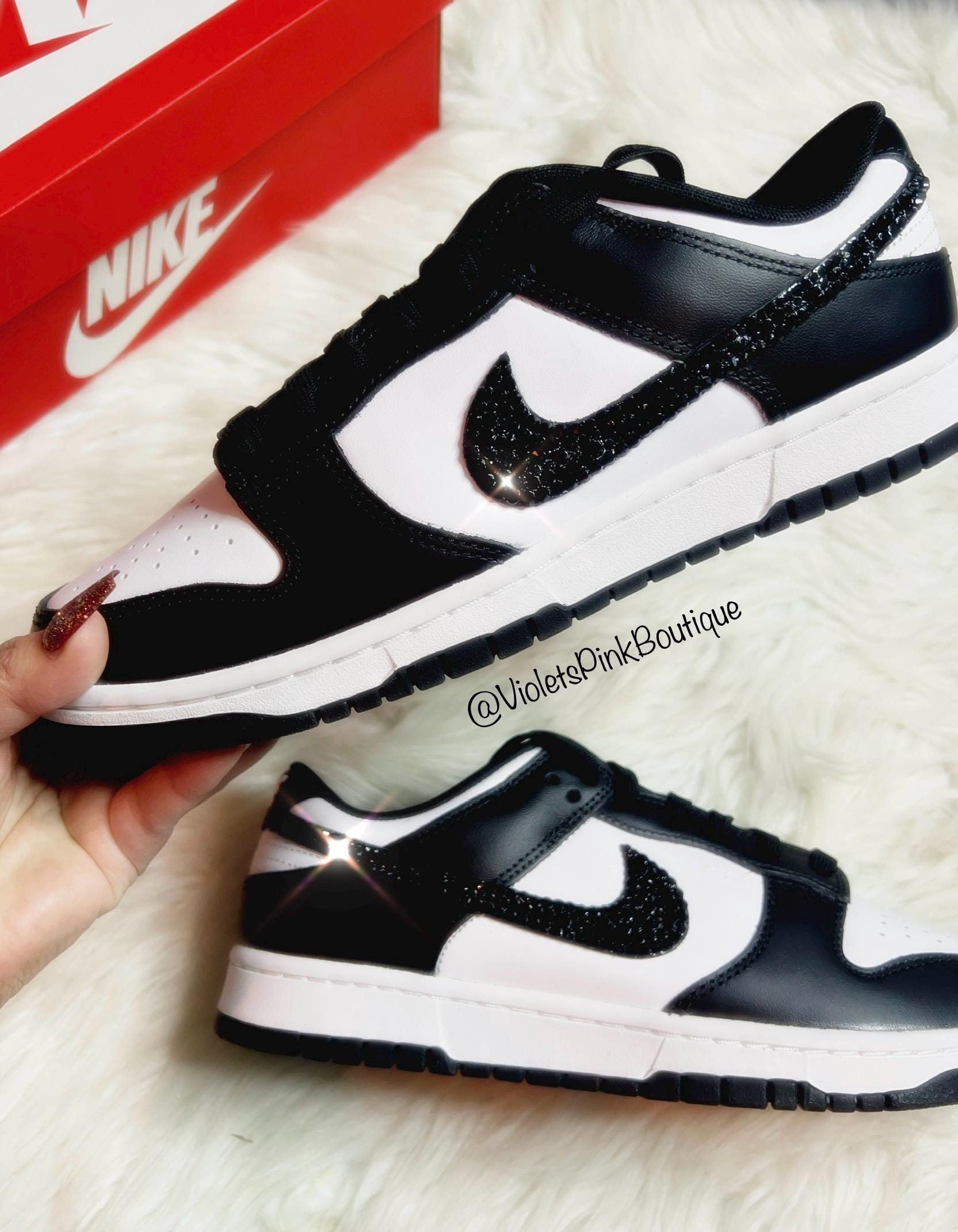 Zapatillas Nike Panda Dunk personalizadas para mujer con cristales Swarovski. Auténticas zapatillas Nike.