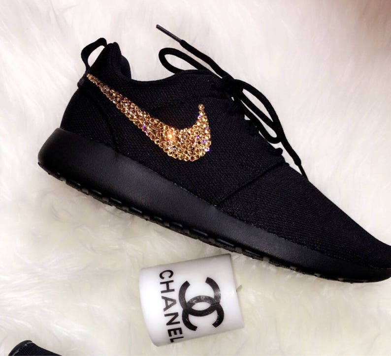 Swarovski Nike Roshe verziert mit schönen Gold Swarovski Kristalle Swarovski Nike Roshe verziert mit schönen Gold Swarovski Kristalle