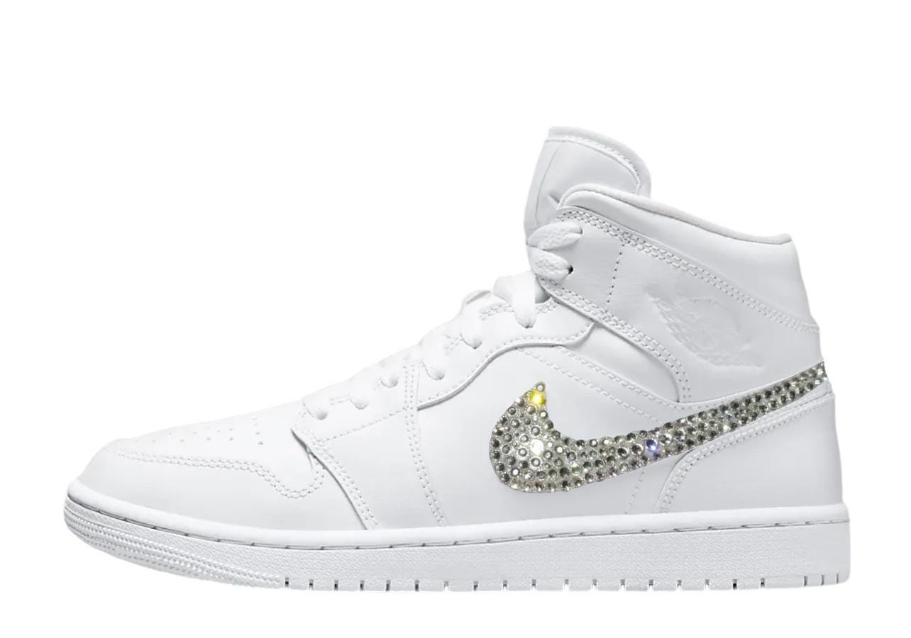 New! Custom “Swarovski Crystals” Off-White x Air Jordan 1 Retro High sneaks RARE 2026 Is Packed With The Hottest Air Jordans — Here Are the  main image 2
