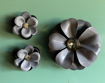 Vintage Black & Gray Grey Mod 1960s Enamel Rhinestone Flower Power Metal Brooch + Earrings Jewelry Set Floral Monochrome Flowers Demi Parure
