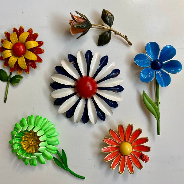 Mod Enamel Vintage Bold Flowers 1960’s Spring Metal Brooches Bright Hues Pin Floral Jewelry Flower Power Happy Summer WEISS Daisy Brooch