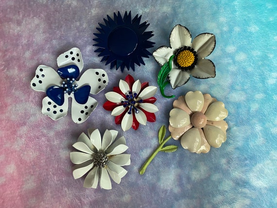 Mod Enamel Vintage Bold Flowers 1960’s Spring Met… - image 1