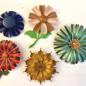 Mod Enamel Vintage Fall Flowers 1960’s Groovy Metal Brooches Brooch Pin Floral Jewelry Flower Power Daisy Feminist Dissent Blue Gold Brown