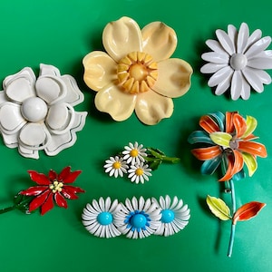 Happy Vintage Mod 1960’s Enamel Metal Flower Power Brooches Textured & Bold Springtime Brooch Pin Floral Jewelry Flowers Daisy Daisies Bloom