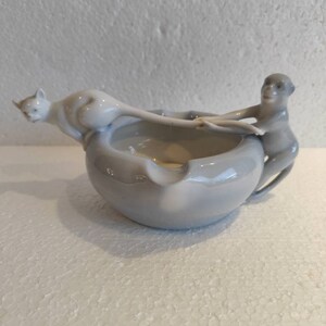Monkey with cat figure porcelain figure Pfeffer Gotha ashtray