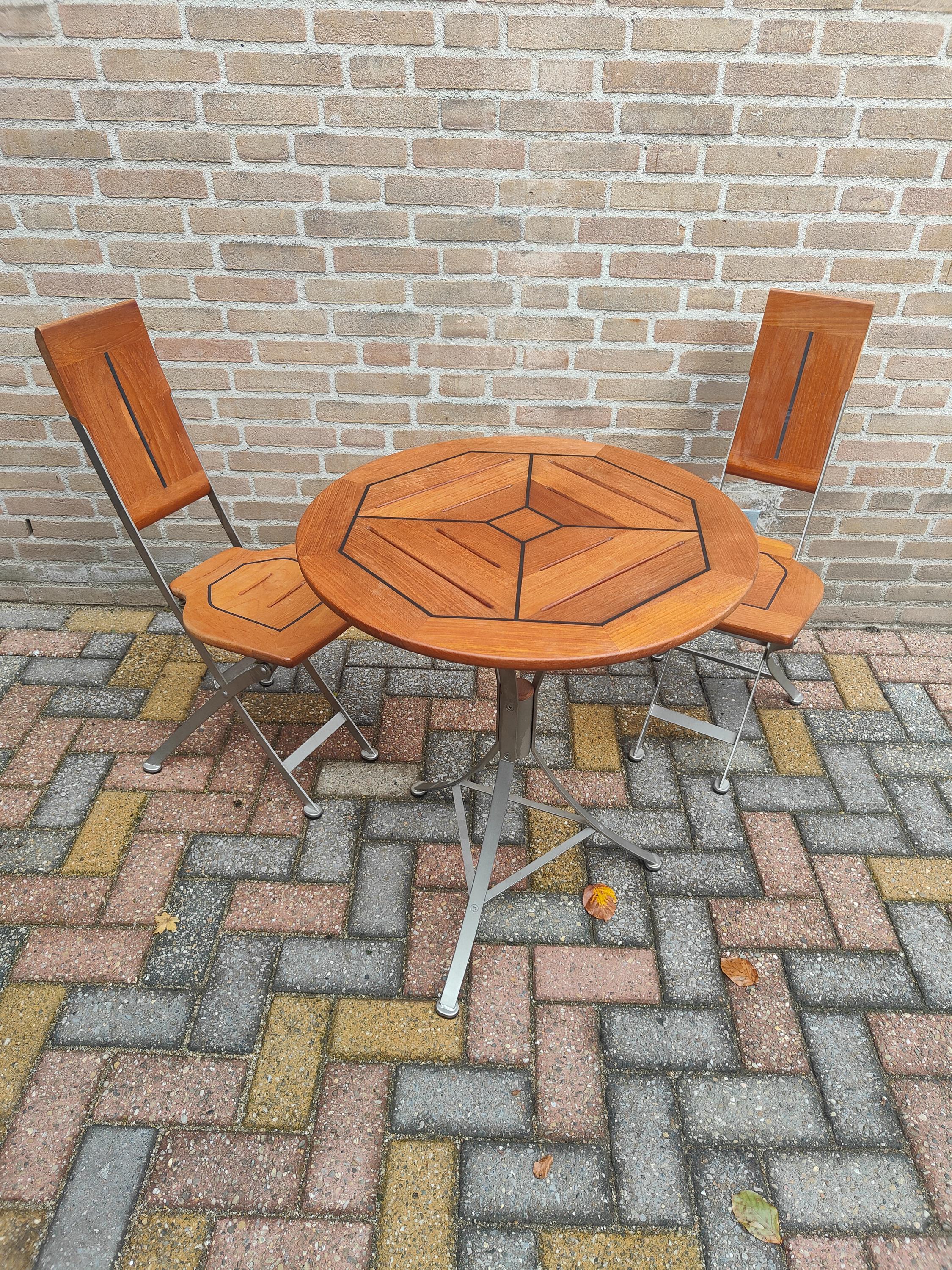 2 Deux chaises pliantes Cappuccino et table pliante Ensemble original