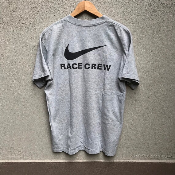 Vintage seltene 90er Jahre NIKE offiziellen Rennen Besatzung Frauen laufen 8 k Grau Silber Tag t Shirt Vintage seltene 90er Jahre NIKE offiziellen Rennen Besatzung Frauen laufen 8 k Grau Silber Tag t Shirt