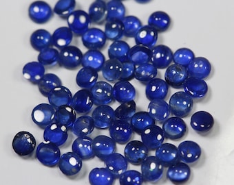 Naturliga blå safir 2 till 3 MM runda cabochoner. 5 delar. Uppvärmda. Ingen fyllning. Mörk färg. UTMÄRKT SKICK.