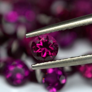 High Grade Rhodolite Garnet Faceted Rounds. 3 - 5 MM Size. Soothing Purple Color. REASONABLE PRICE.