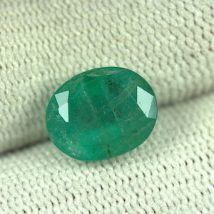2.76 Carats Natural Emerald. 10 x 8 MM Oval Size. Reasonable Price. Earth Mined