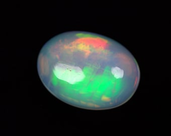 2.93 carats Magnificient! OPAL Cabochon. 14 x 10.4 mm size Oval. Multi color Fire/Flashes. EARTH MINED. Reasonable Price.