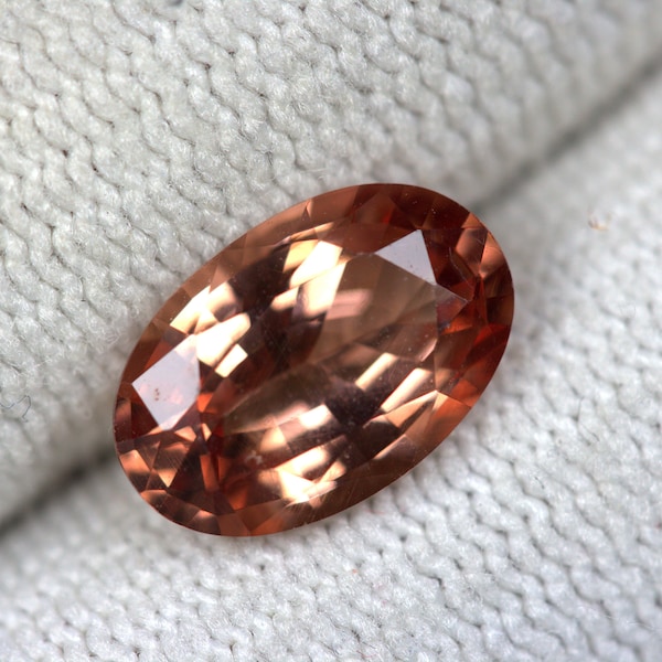 2.62 Carats Brown Zircon Oval 10.5 x 7 MM Size. Warm Brown Color. Nicely Faceted Stone. SPARKLING Copper Brown Color.
