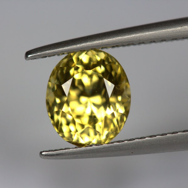 2.64 Carats Yellow Zircon Oval 7.80 x 6.65 x 5.40 MM Size. Nice Yellow Color. Nicely Faceted Stone. SPARKLING Facets.