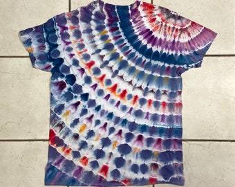 Unisex L Large medium-weight tie dye/ice dye t-shirt--"peacock"--arcs--red blue purple gold blue-gray plum...#L47