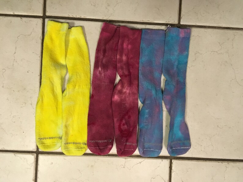 bluelavender #S10 SALE Tie dye crew socks yellow 3 pairs men/'s 4 12-8 12 women/'s size 6-10 maroon