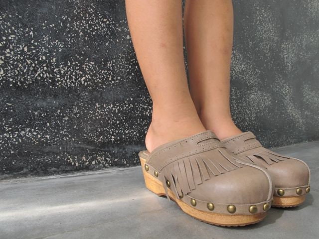 サンダル・ミュール Jejia Fringe-Detail Leather Clogs Jejia Fringe-Detail Leather Clogs Sandals | THE LIST