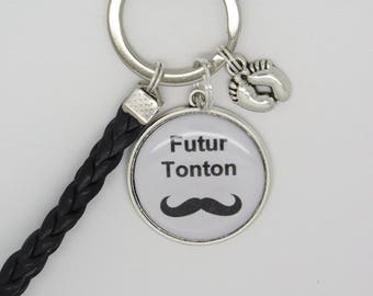 Customizable keychain announcement of future pregnancy tonton
