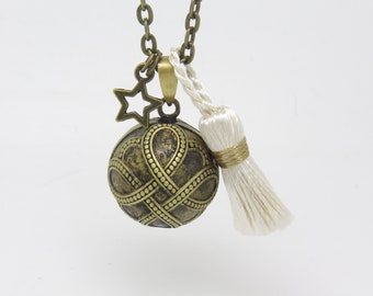 BOLA PREGNANCY NECKLACE